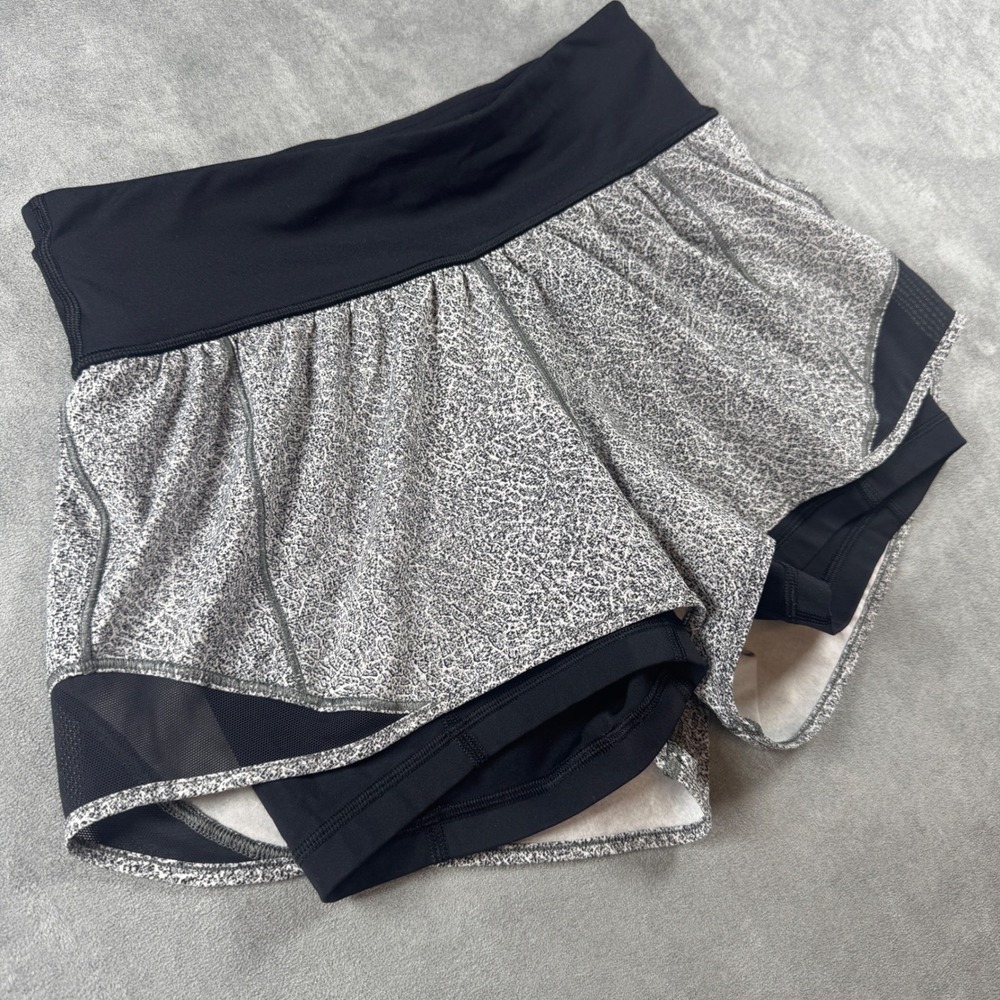 lululemon Hotty Hot Naked 4" Running Shorts Fractal Alpine White Black Size 4